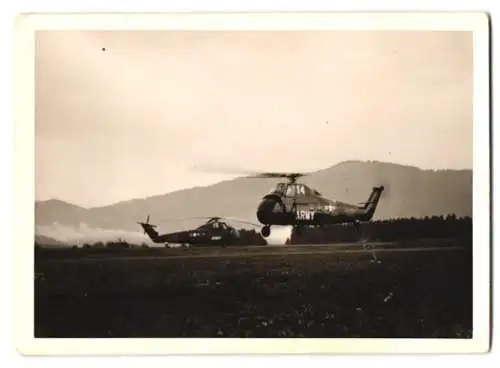 2 Fotografien Hubschrauber - Helikopter Sikorsky S-58 der US-Army Kennung 4904