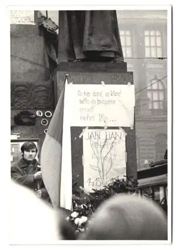 10 Fotografien unbekannter Fotograf, Ansicht Prag, Praha, Prager Frühling - Prazské jaro, Demonstrationen, Demonstranten