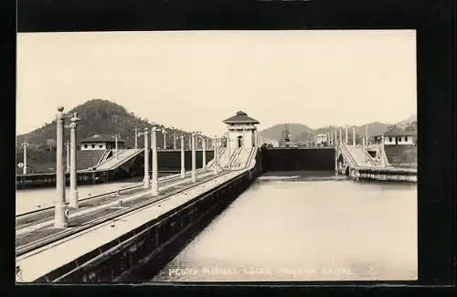 AK Pedro Miguel Locks, The locks, Panama Canal