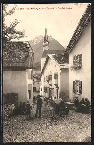 AK Schuls, Partie in der Dorfstrasse mit Ochsenkarren