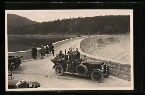 AK Schwarzenbachtal, Ausflügler im Auto an der Schwarzenbachtalsperre