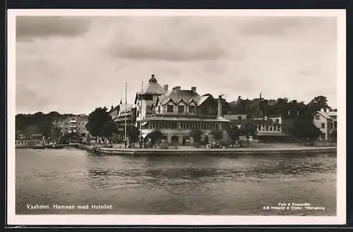 AK Vaxholm, Hamnen med Hotellet