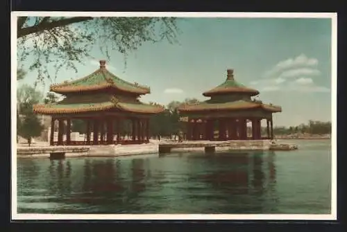 AK Peking, Pavillons auf dem Wasser