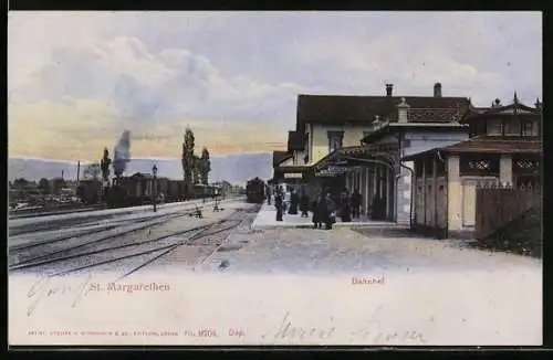 AK St. Margrethen, Bahnhof mit Bahnsteig und Zügen