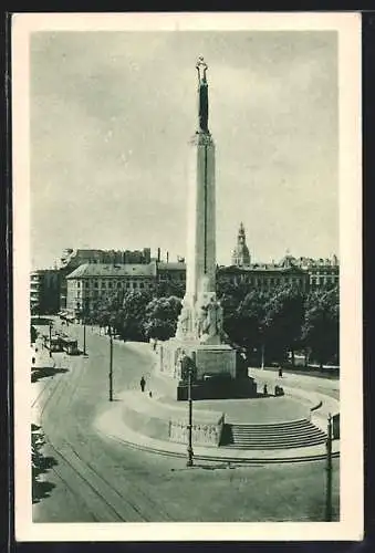 AK Riga, Strassenbahnen am Freiheitsdenkmal