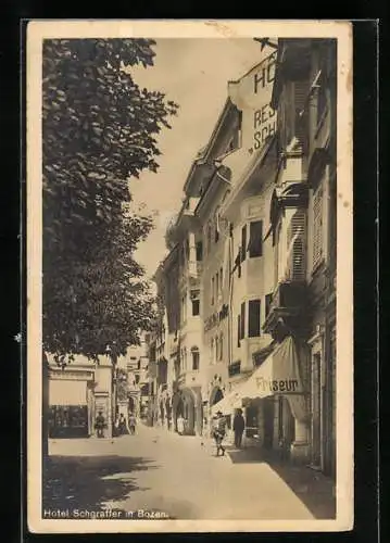 AK Bozen, Hotel Schgraffer von der Strasse gesehen