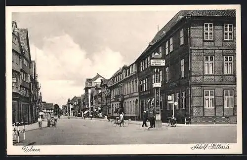 AK Uelzen, strasse mit Passanten und einem Soldaten in Uniform