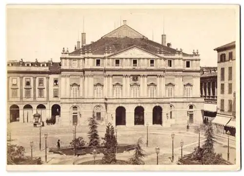 Fotografie Giacomo Brogi, Firenze, Ansicht Mailand, das Scala Theater mit Vorplatz