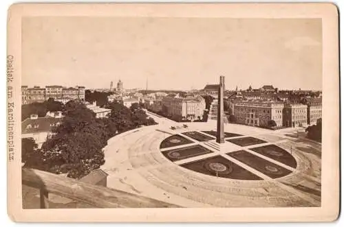 Fotografie Ferd. Finsterlin, München, Ansicht München, der Obelisk am Karolinenplatz, Trockenstempel