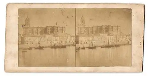 Stereo-Fotografie unbekannter Fotograf, Ansicht Malaga, ruhende Segelboote vor der Kathedrale