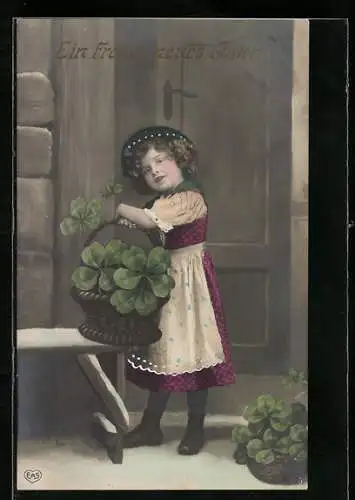 Foto-AK EAS Nr. 1815 /5: Junges Mädchen mit einem Korb voll Glücksklee