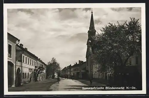 AK Blindenmarkt /N.-Oe., Strassenpartie mit Kirche