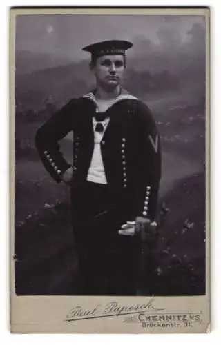 Fotografie Paul Papesch, Chemnitz, Brückenstr. 31, Matrose in Uniform mit Mützenband SMS Sperber