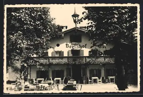 Foto-AK Bad Gastein, Berthahof mit Terrasse