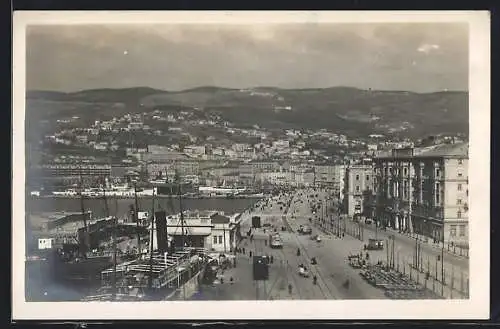 AK Trieste, Hafenpanorama mit Verlade-Zügen