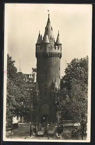 AK Frankfurt a. M., Strassenbahn vor dem Eschenheimer Turm