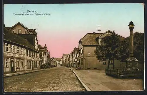 AK Uelzen, Veersserstrasse mit Fabrik von Peter & Adolf Cordes und Kriegerdenkmal