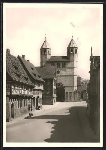 AK Gandersheim, Münster, Westbau um 1100 vollendet, rechts das Rathaus