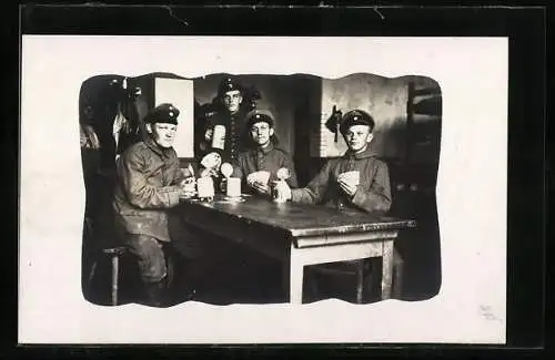 AK Soldaten beim Kartenspiel am Tisch