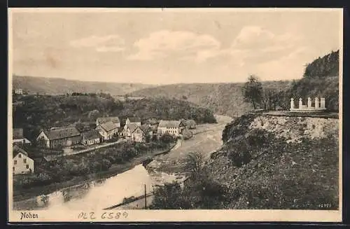 AK Nohen, Ortsansicht am Fluss mit Ehrenmal