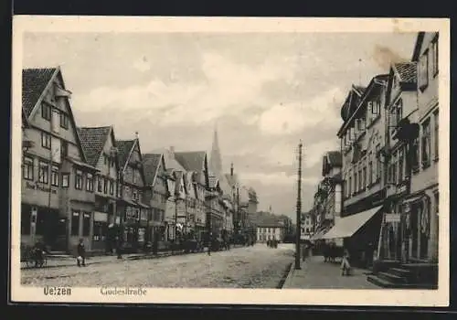 AK Uelzen, Gudestrasse mit Häuserzeilen