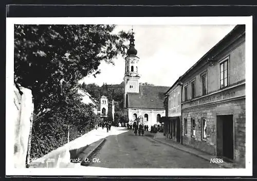 AK Haag am Hausruck, Strassenpartie mit Gasthof und Kirche