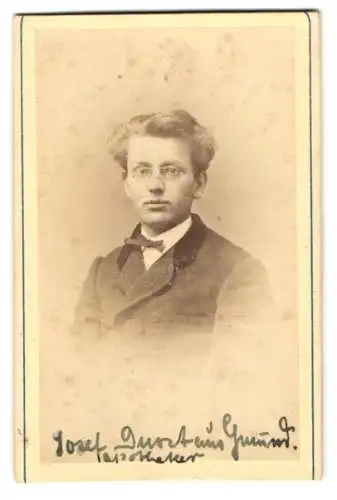 Fotografie A. Högg, Neuenstadt a. Kocher, junger Mann Josef Jurat, Apotheker aus Gmund