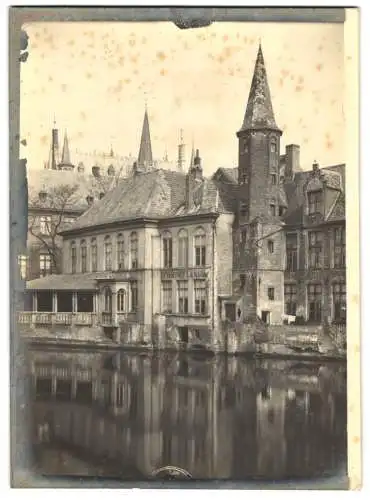 Fotografie unbekannter Fotograf, Ansicht Brügge, Partie am hotel restaurant duc de bourgogne