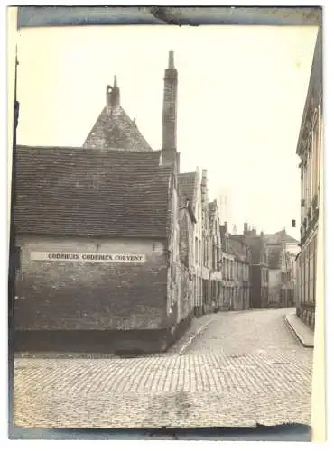 Fotografie unbekannter Fotograf, Ansicht Brügge, Moerstraat mit dem Godshuis Goderickx convent
