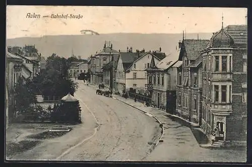 AK Aalen, Bahnhof-Strasse von oben, mit Gasthaus zum weissen Ochsen und Hotel Wagner