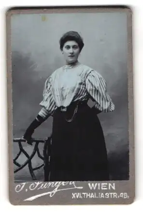 Fotografie P. Jünger, Wien, Thaliastrasse 48, Dame mit Halskette