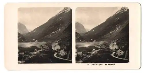 Stereo-Fotografie NPG, Berlin, Ansicht Hellesylt, Blick auf den Ort mit Bergpanorama