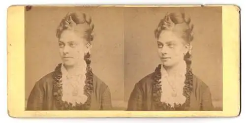 Stereo-Fotografie Portrait hübsche junge Frau mit geflochtenem Haar