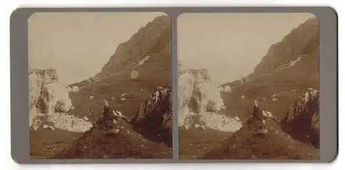 Stereo-Fotografie Wanderer mach Rast an einem Gebirgspass