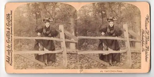 Stereo-Fotografie Griffith & Griffith, Philadelphia, Edeldame versucht im Sonntagskleid über einen Zaun zu klettern
