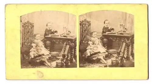 Stereo-Fotografie Mädchen wohl gekleidet im Sonntagskleid mit Trompete & Trommel