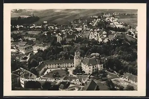 AK Gross-Siegharts /N.-Ö., Fliegeraufnahme des Ortes