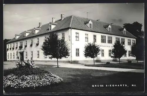 AK Gross Siegharts /N. Ö., Landesfachschule, Park