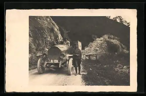 Foto-AK Auto in den Bergen