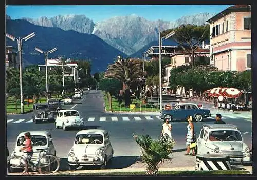 AK Marina di Massa, F. Betti Platz und Apuanische Alpen