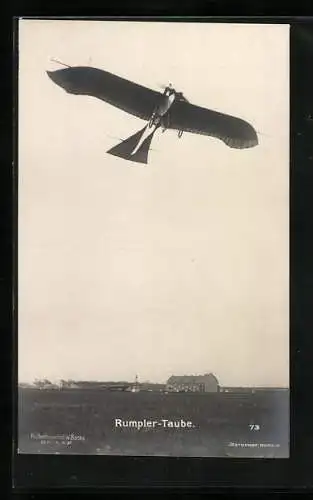 Foto-AK Sanke Nr. 73: Flugzeug vom Typ Rumpler-Taube im Steigflug