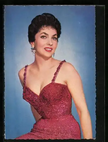 AK Schauspielerin Gina Lollobrigida im Paillettenkleid