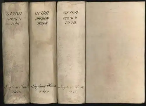 Opera omnia. In tres Tomos divisa, cum integris Nicolai Heinsius, D. F.. Lectiss