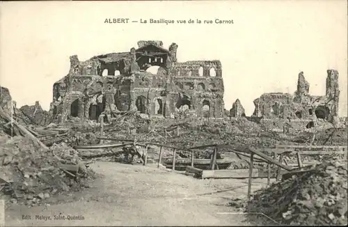 Albert Somme Basilique Rue Carnot * / Albert /Arrond. de Peronne