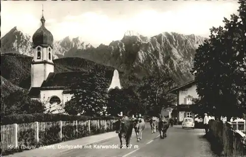 Kruen Kruen Dorfstrasse Karwendel Kuehe * / Kruen /Garmisch-Partenkirchen LKR