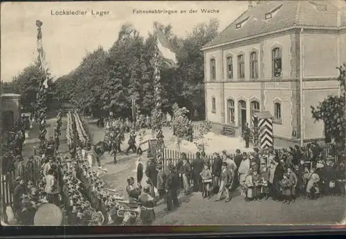 Lockstedt Lockstedt Lager Fahnenabbringen Soldaten x / Lockstedt /Steinburg LKR