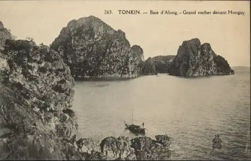 Tonkin Baie d Along Grand roches devant Hongay *