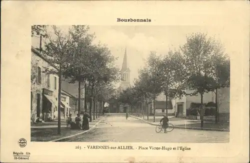 Varennes-sur-Allier Place Victor-Hugo Eglise x