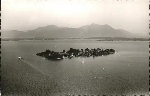 Frauenchiemsee Fraueninsel mit Kloster Frauenwoerth Chiemgauer Alpen Fliegeraufnahme Kat. Chiemsee