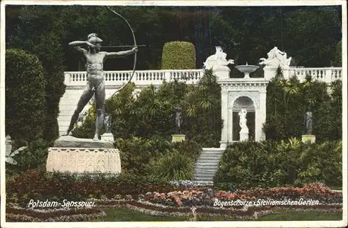 Potsdam Bogenschuetze im Sicilianischen Garten / Potsdam /Potsdam Stadtkreis